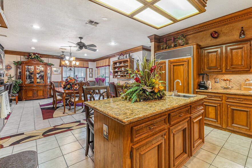 More Photos Of 1454 Oday Rd, Pearland Light Manufacturing For Sale