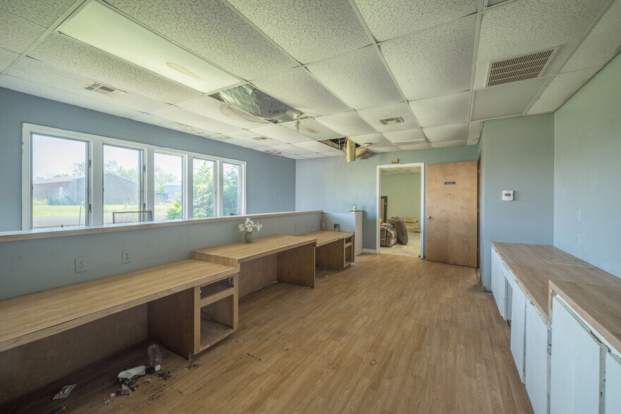 More Photos Of 841 Frances Ave, Neosho Flex For Sale