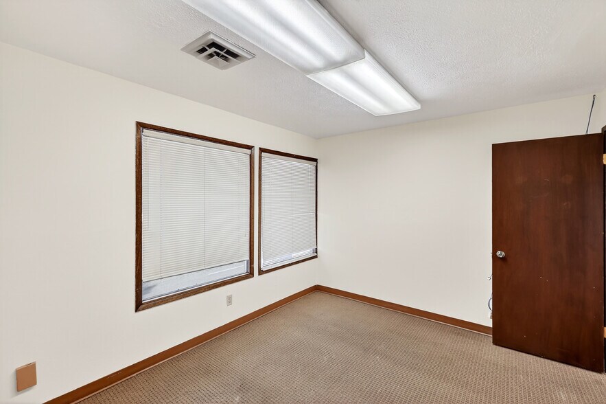 More Photos Of 524 N Mullan Rd, Spokane Loft Creative Space For Sale