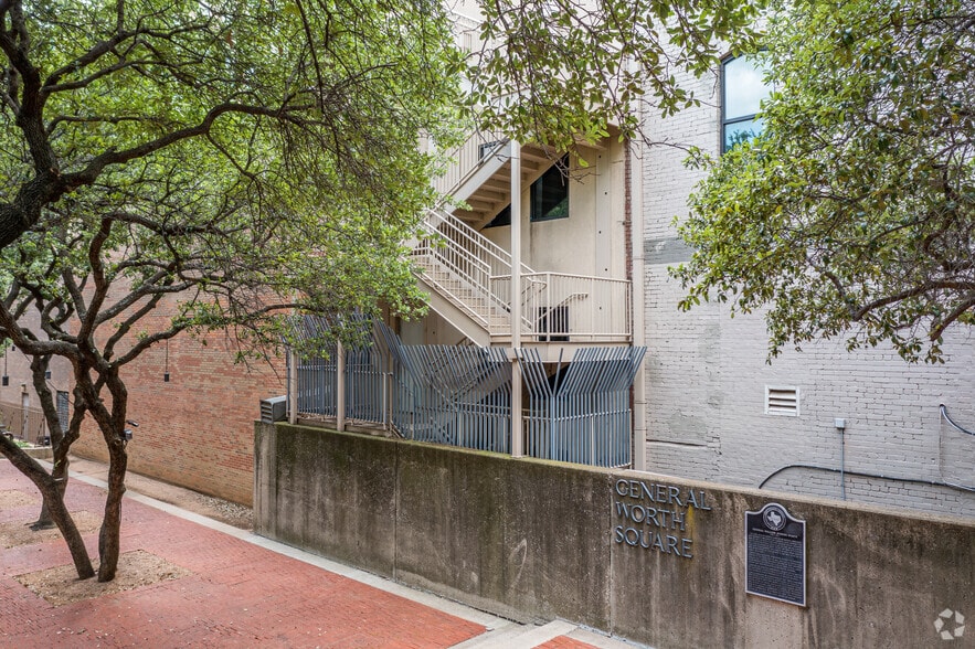 More Photos Of 907 Houston St, Fort Worth Loft Creative Space For Lease