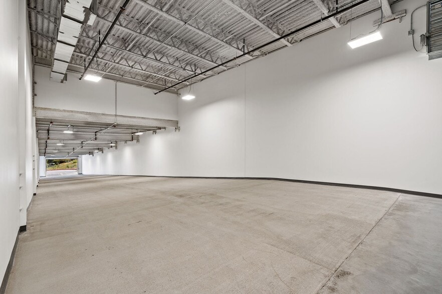 More Photos Of 4229 N FM 620 Hwy, Austin Showroom For Sale