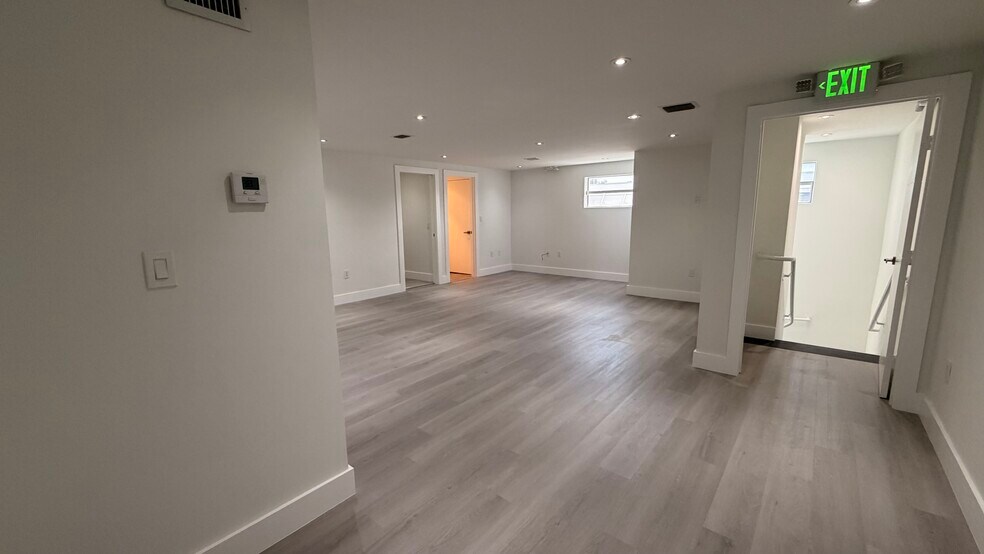 More Photos Of 8335 NW 64th St, Medley Light Distribution For Sale