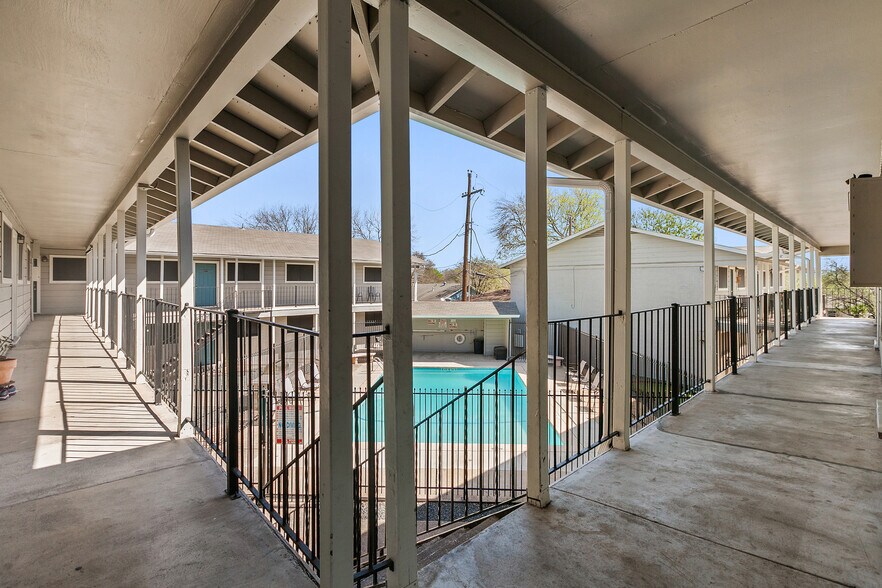 More Photos Of 8502 Dryfield Dr, Austin Apartments For Sale