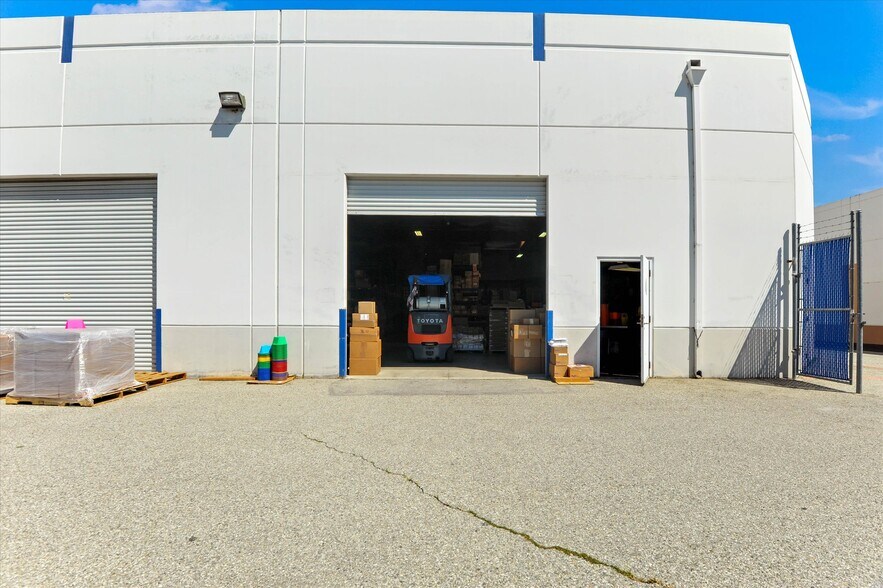 More Photos Of 920 W 10th St, Azusa Warehouse For Sale