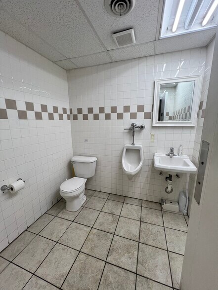 More Photos Of 930 Lafayette Rd, Medina Warehouse For Lease