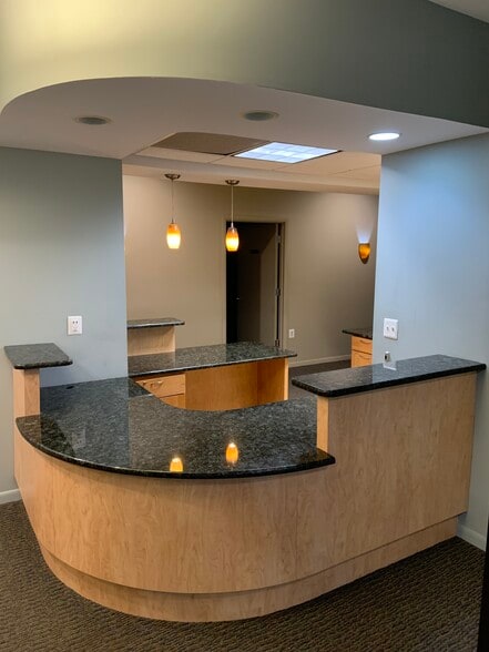 More Photos Of 1640 Axtell Dr, Troy Medical For Lease
