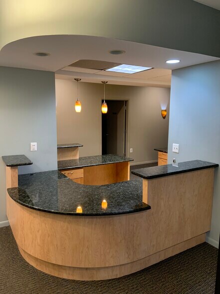 More Photos Of 1640 Axtell Dr, Troy Medical For Lease