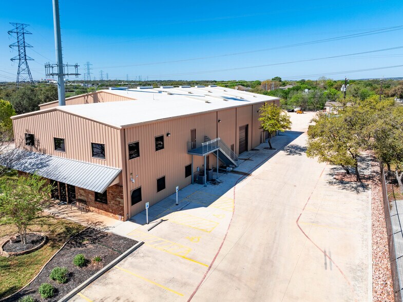 More Photos Of 13307 Western Oak Dr, Helotes Warehouse For Lease