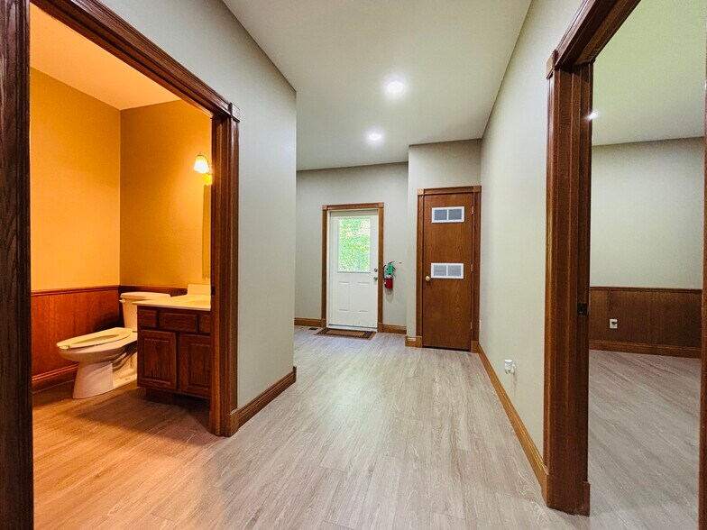 More Photos Of 1629 Harding Blvd, Cotter Medical For Sale