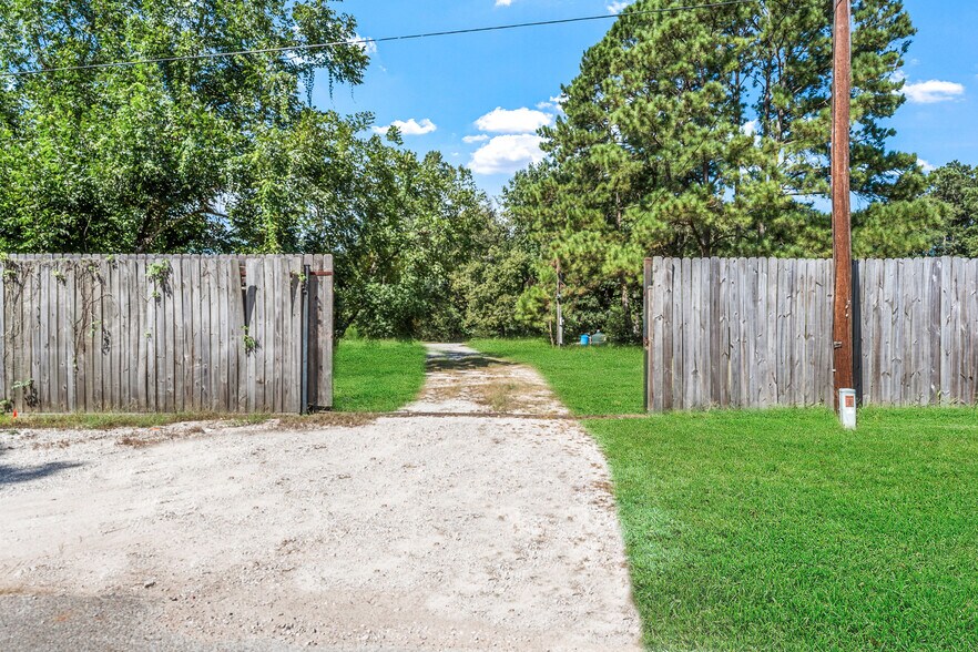 More Photos Of 14000 McAlister Rd, Conroe Office For Sale
