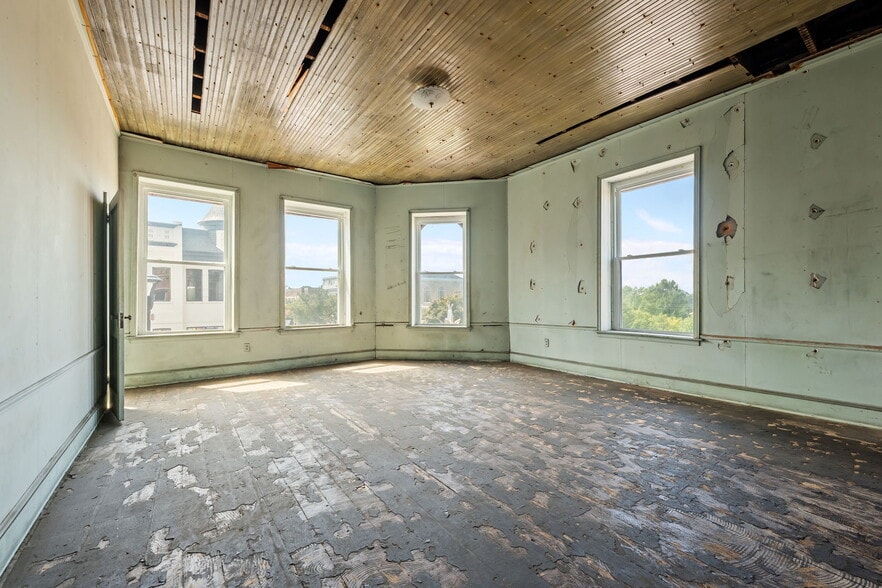 More Photos Of 101-105 S Scales St, Reidsville Storefront Retail Office For Sale