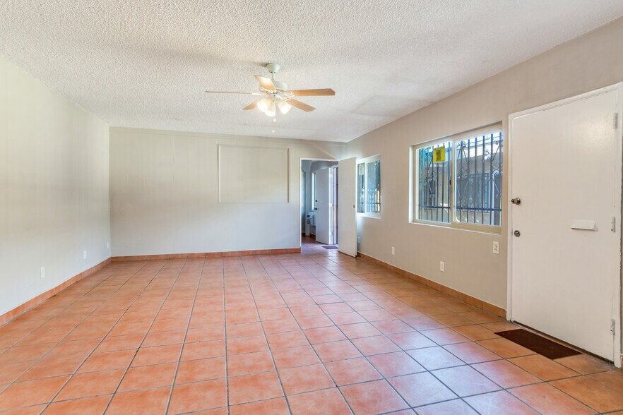 More Photos Of 6460 Whittier Blvd, Los Angeles Office For Sale