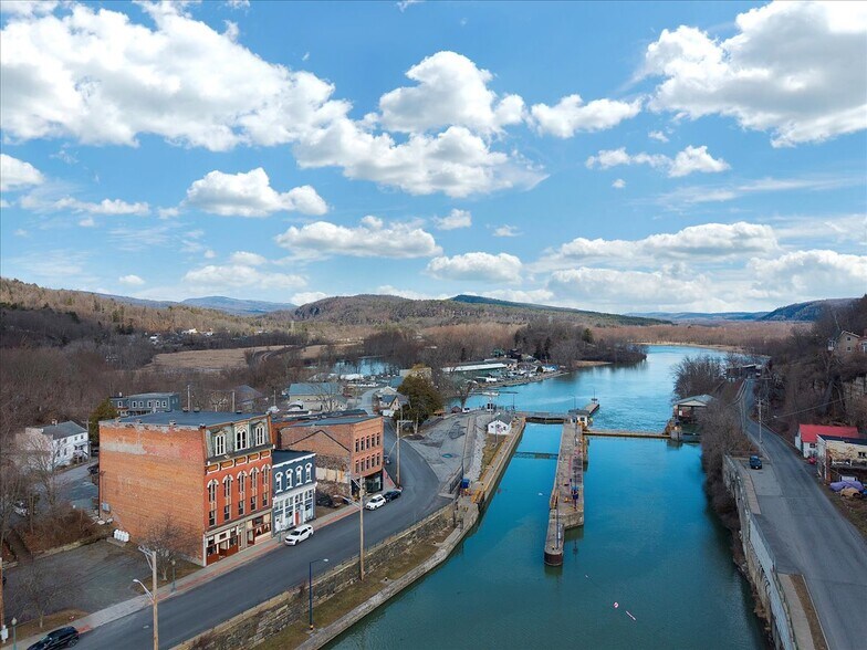 More Photos Of 68 Main St, Whitehall Flex For Sale