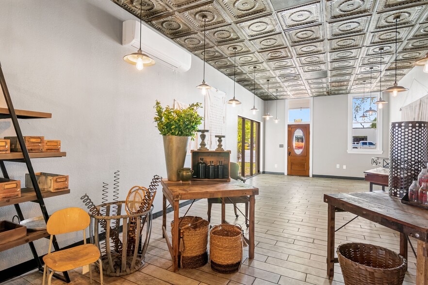 More Photos Of 702 Front St, Comfort Freestanding For Sale