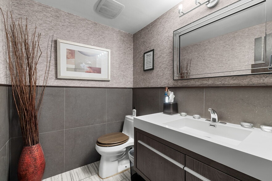 More Photos Of 5739 Tujunga Ave, North Hollywood Movie Radio TVStudio For Sale