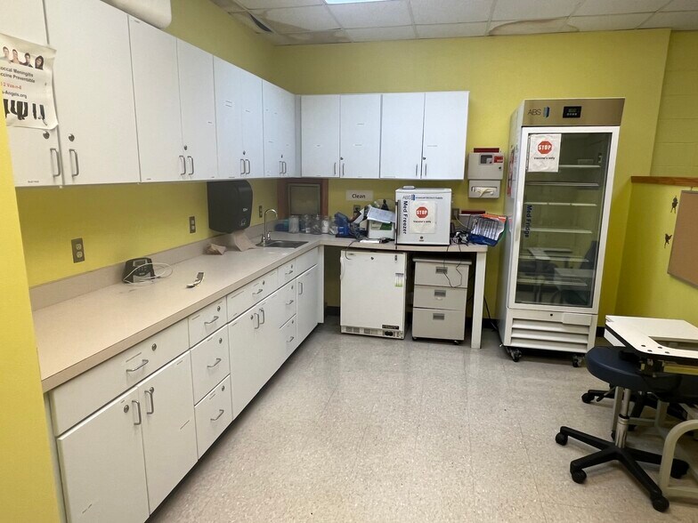 More Photos Of 60 E Warren Ave, Detroit Medical For Lease