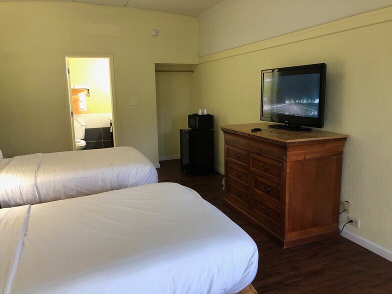 More Photos Of 1400 Saratoga Ave, Morgantown Hotel For Sale