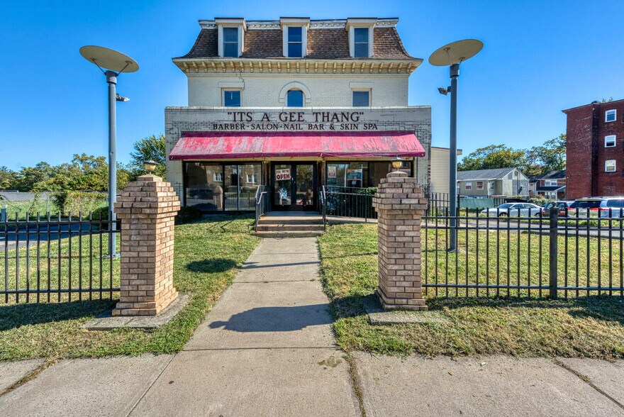 More Photos Of 2404 Main St, Hartford Storefront Retail Office For Sale