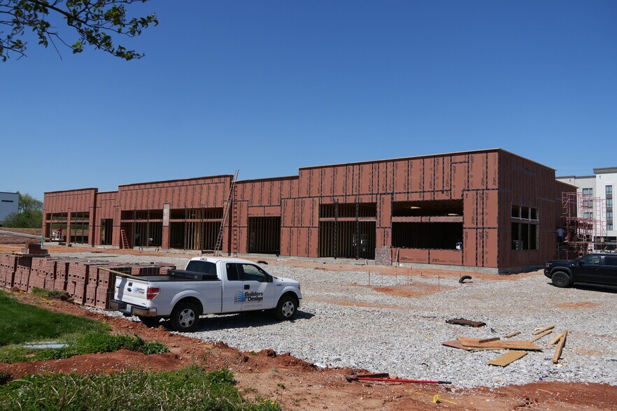 More Photos Of 525 Lovers Ln, Bowling Green Storefront Retail Office For Lease