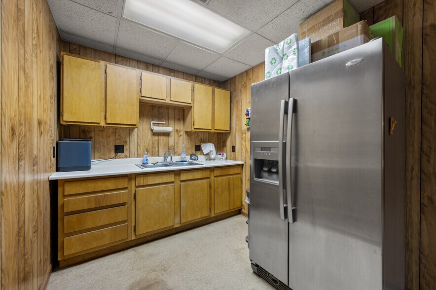 More Photos Of 7 Hills Rd, Newark Warehouse For Sale