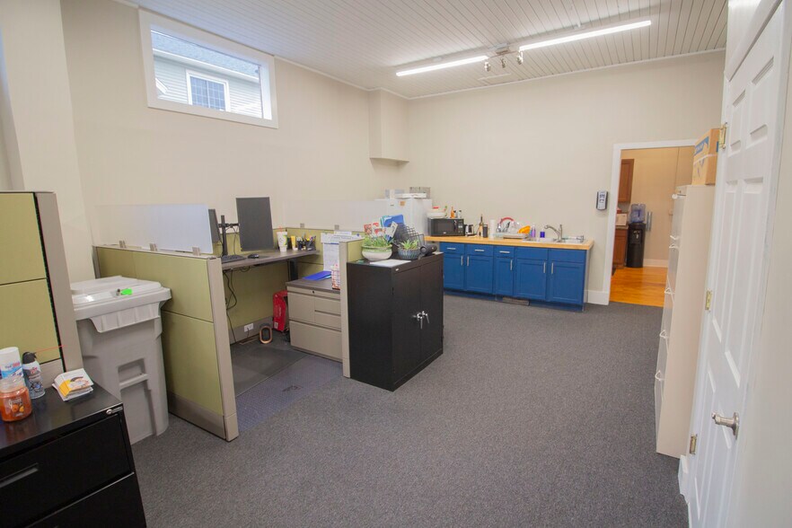 More Photos Of 921-927 S Burdick St, Kalamazoo Storefront Retail Office For Lease