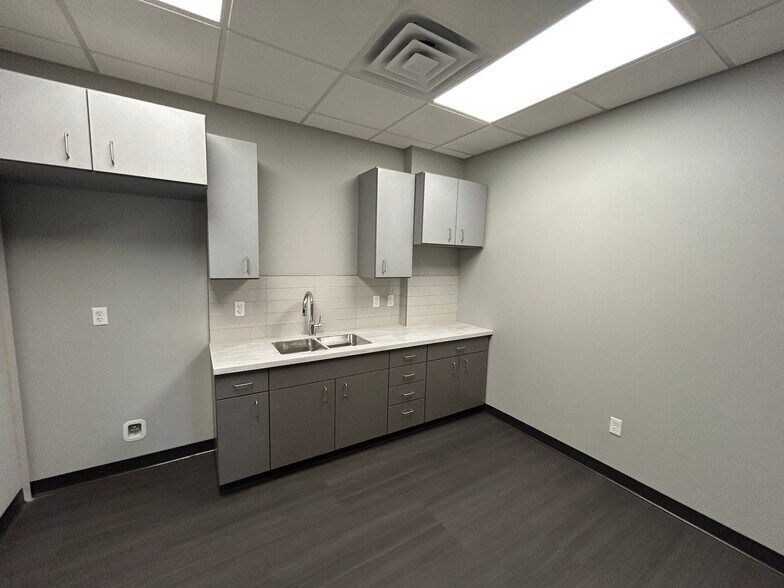 More Photos Of 1061 74th St SW, Byron Center Service For Lease
