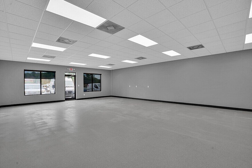 More Photos Of 1047 Murchison Rd, Fayetteville Unknown For Lease