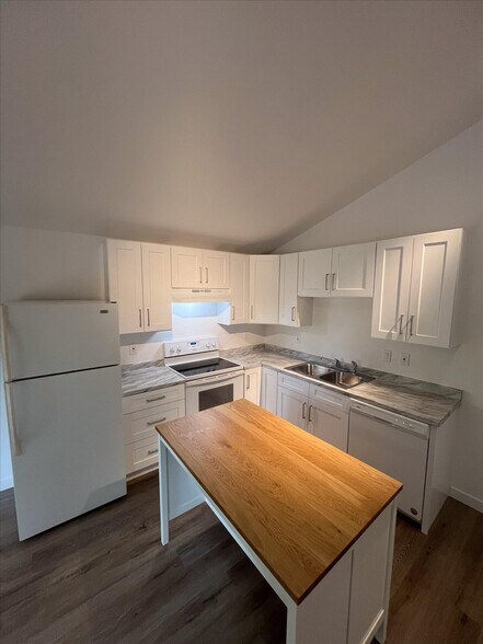 More Photos Of 10443 17th Ave SW, Seattle Multifamily For Sale