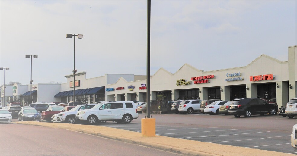 Primary Photo Of 100-126 Northwest Plaza Dr, Senatobia Unknown For Lease