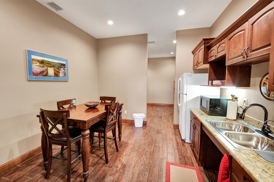 More Photos Of 5006 Portico Way, Midland Medical For Lease