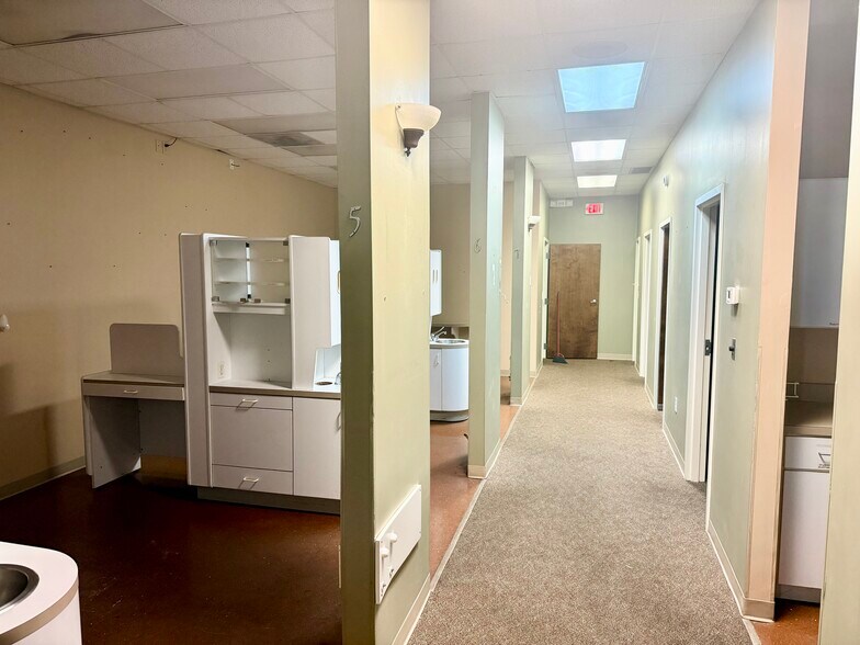 More Photos Of 3660 Cascade Rd, Atlanta Storefront For Lease