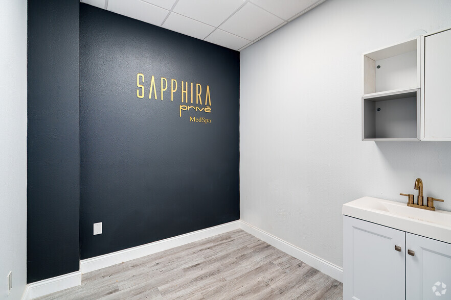 More Photos Of 2100 N Orange Ave, Orlando Medical For Sale