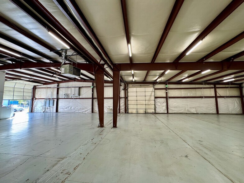 More Photos Of 5655 Parachute Cir, Colorado Springs Warehouse For Lease
