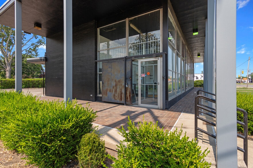 More Photos Of 18901 Kelly Rd, Detroit Bank For Sale