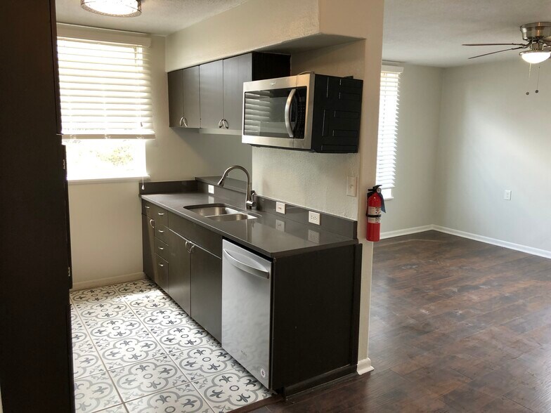 More Photos Of 1635 W Mulberry Ave, San Antonio Apartments For Sale