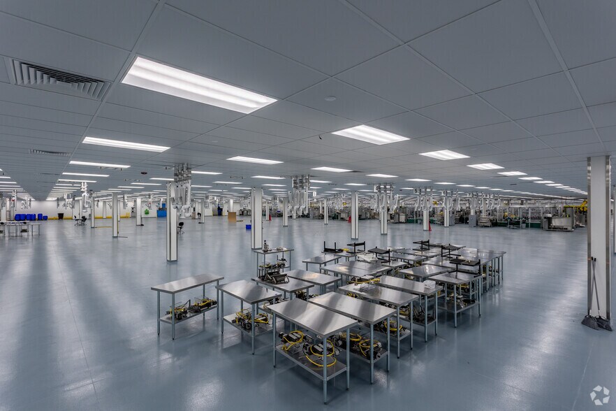 More Photos Of 3150 Barry Dr, Portland Manufacturing For Sale