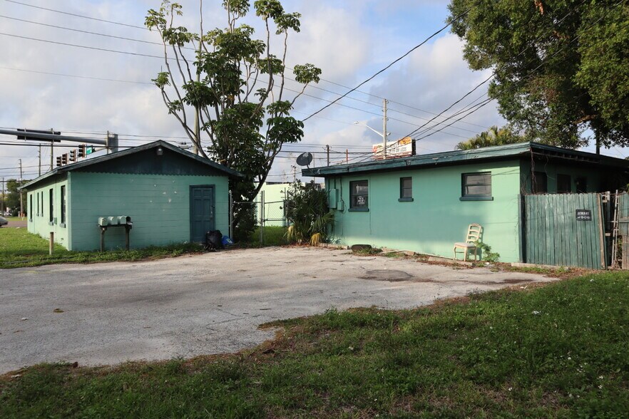 More Photos Of 9494 Ulmerton Rd, Largo Storefront Retail Residential For Sale