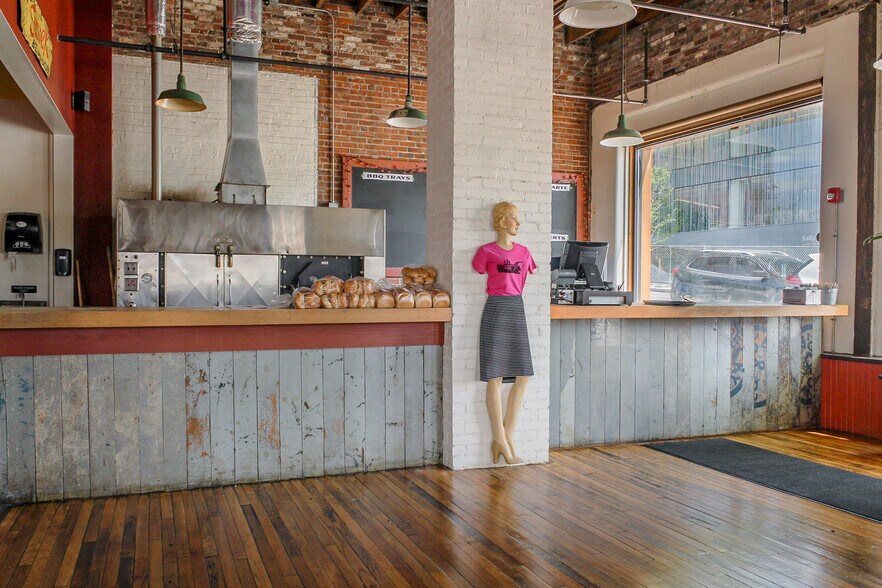 More Photos Of 919 Congress St, Portland Restaurant For Lease