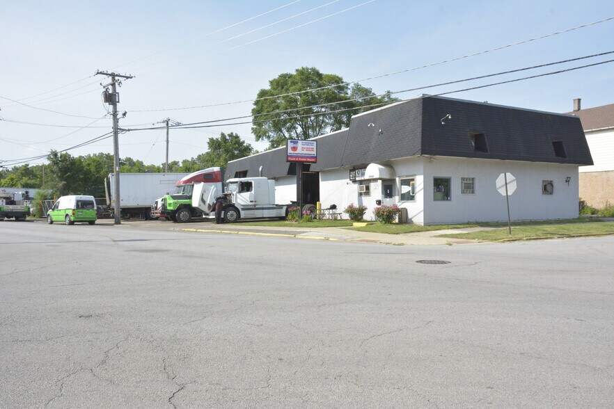More Photos Of 15500 Vincennes Rd, Phoenix Auto Repair For Sale