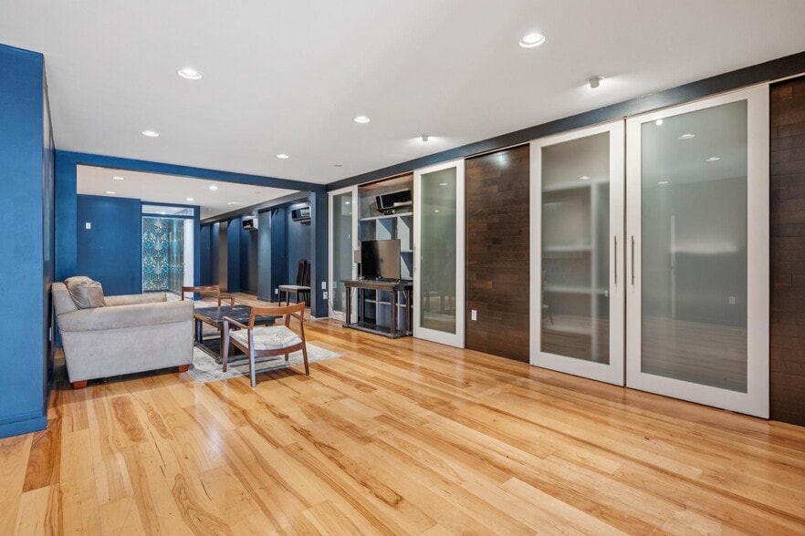 More Photos Of 335 S Van Ness Ave, San Francisco Flex For Sale