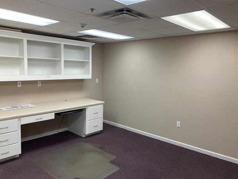 More Photos Of 1036 W Main St, Dothan Light Manufacturing For Sale