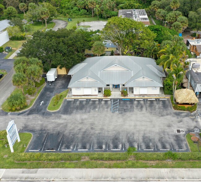More Photos Of 947-953 NE Jensen Beach Blvd, Jensen Beach Office For Sale