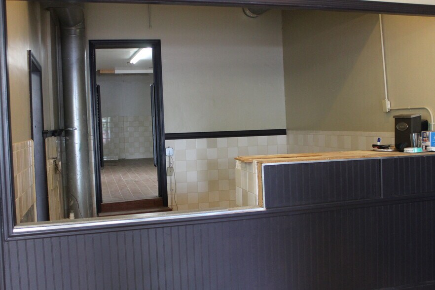 More Photos Of 12 Park Pl, Hudson Storefront Retail Residential For Lease