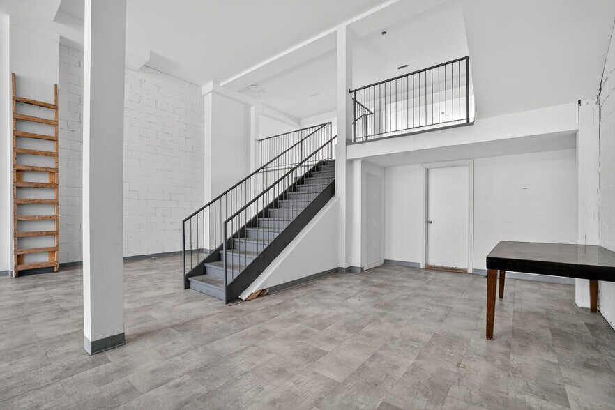 More Photos Of 1577-1579 Rue Fleury E, Montréal Storefront Retail Residential For Lease