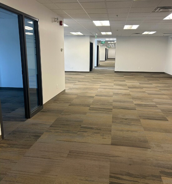 More Photos Of 405 Britannia Rd E, Mississauga Light Distribution For Lease