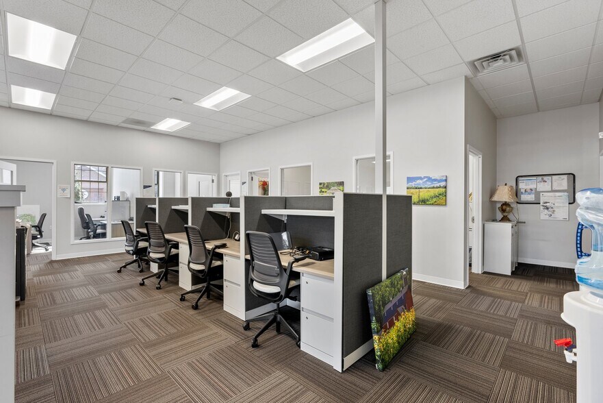 More Photos Of 855 Farmington Ave, Farmington Office For Sale