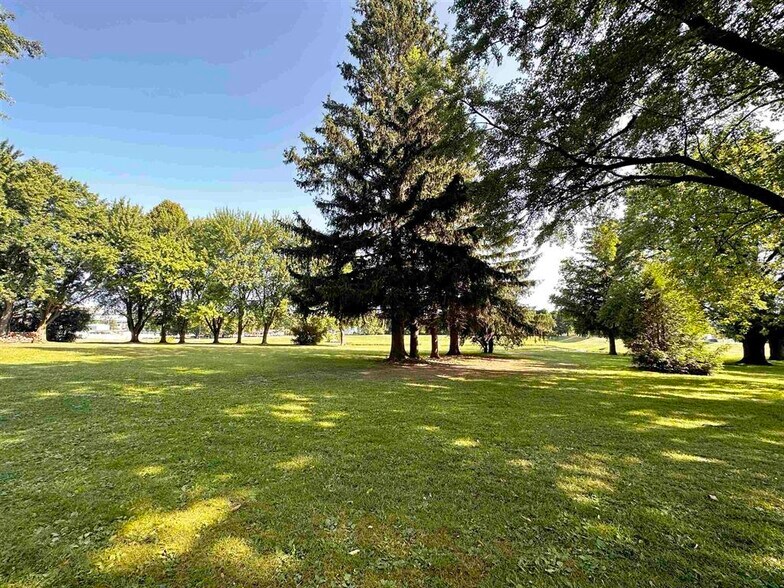 More Photos Of 702 Chestnut Ave, Marshfield Land For Sale