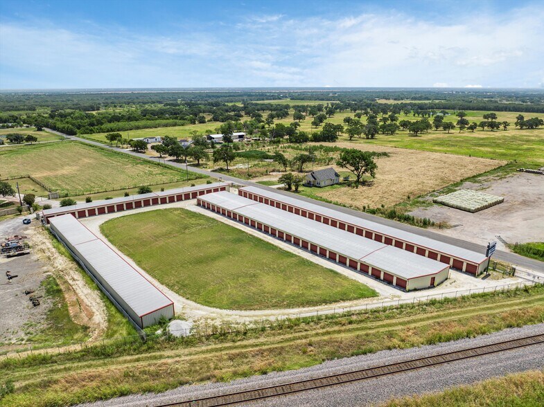 More Photos Of 193 E Hilltop Rd, Elm Mott Self Storage For Sale