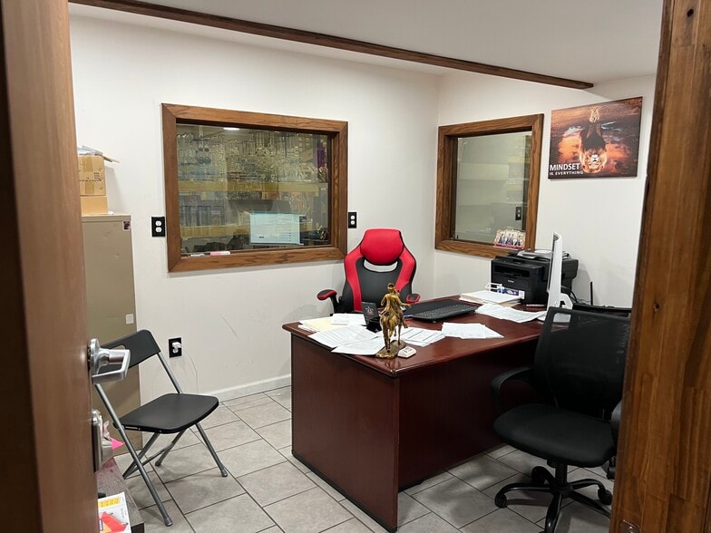 More Photos Of 17 Prospect Ave, Albany Light Distribution For Sale