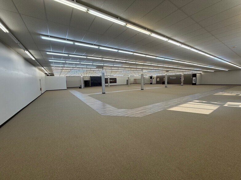 More Photos Of 3600 Main St, Jasper Storefront For Sale